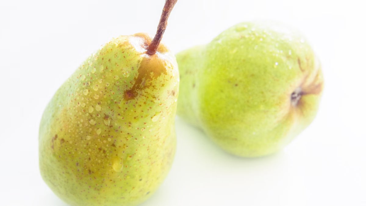 Close-up of fresh, juicy pears with dew drops, showcasing their freshness and vibrant color.